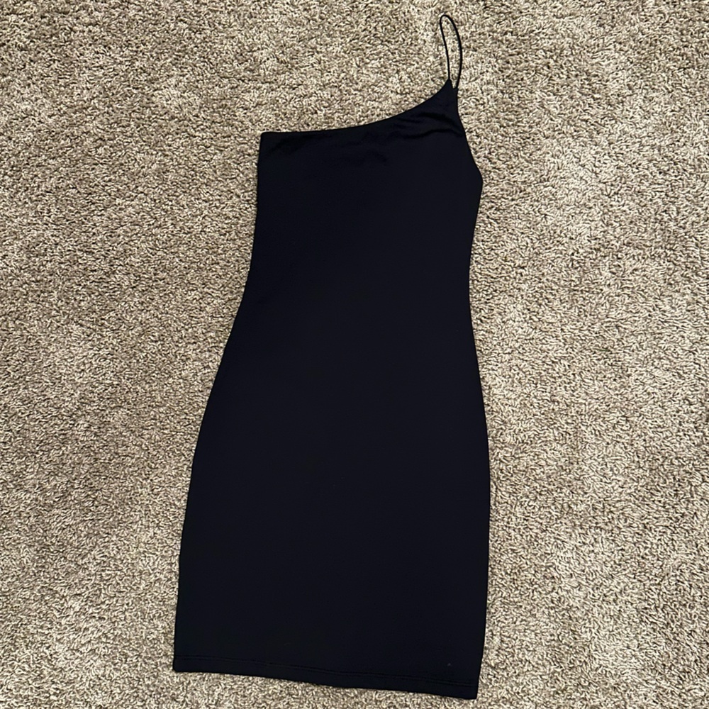 Aritzia Babaton Contour Sleek Black One-Shoulder Dress
